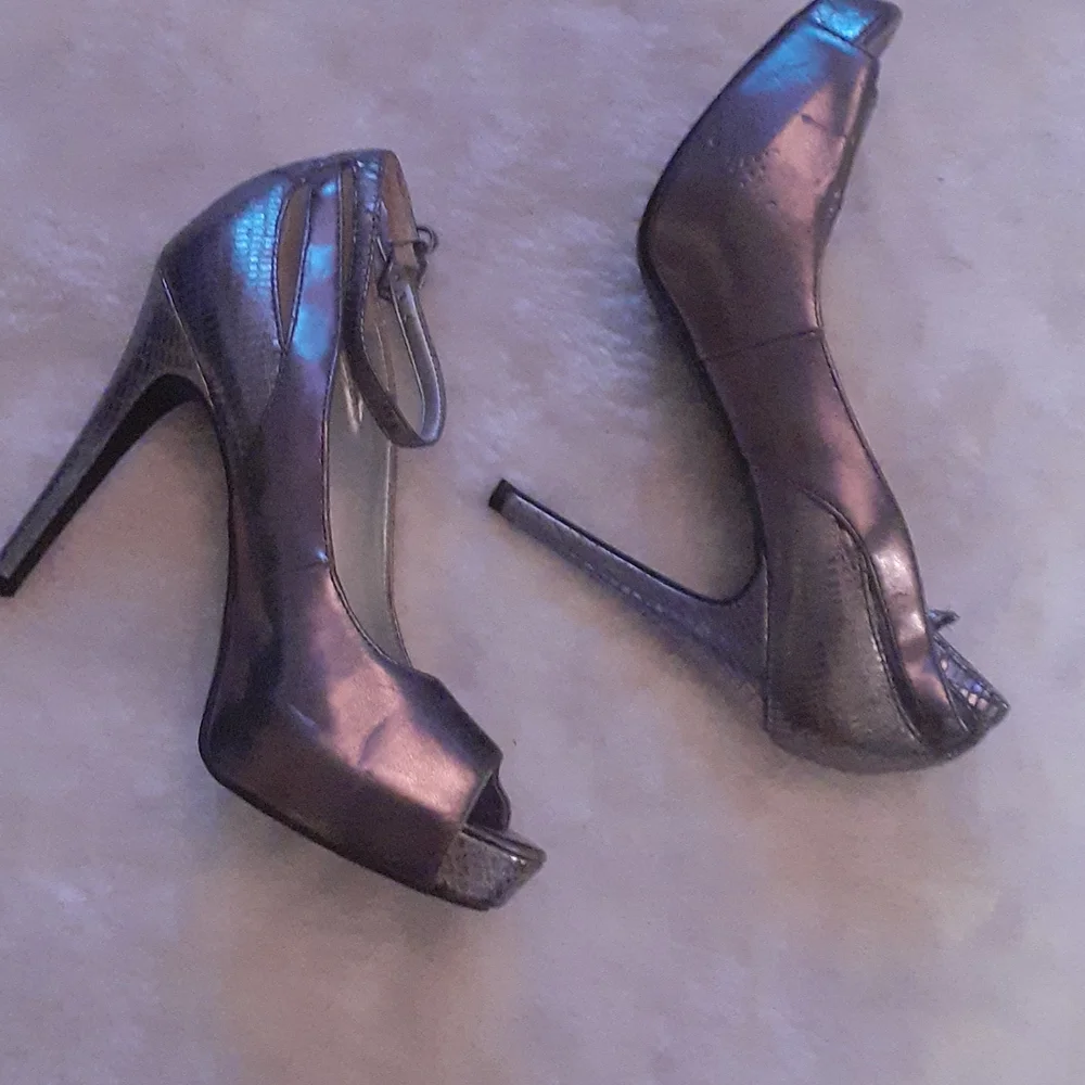 Fashionable Shoes Heels - Picture 3 of 4